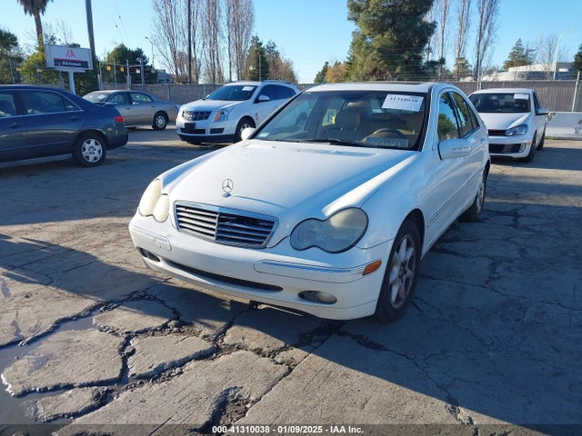 2003 MERCEDES-BENZ C-CLASS WDBRF61J93F365888 Photo 1
