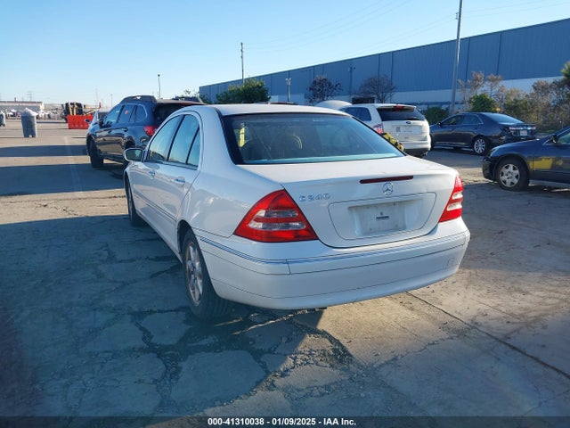 2003 MERCEDES-BENZ C-CLASS WDBRF61J93F365888 Photo 2