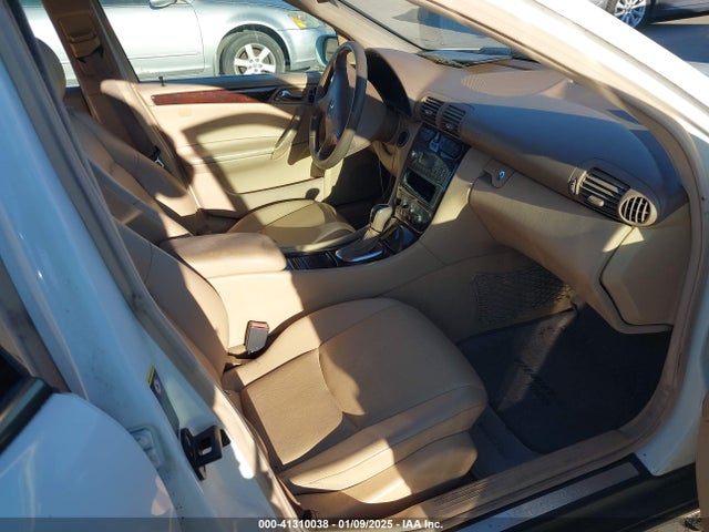 2003 MERCEDES-BENZ C-CLASS WDBRF61J93F365888 Photo 4
