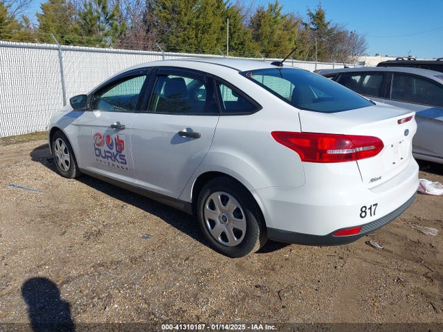 Ford Focus 2018 1FADP3E27JL219617 Image 3