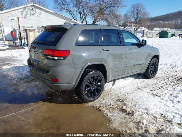 1C4RJFAG4MC795125 Jeep Grand Cherokee Laredo X 4x4