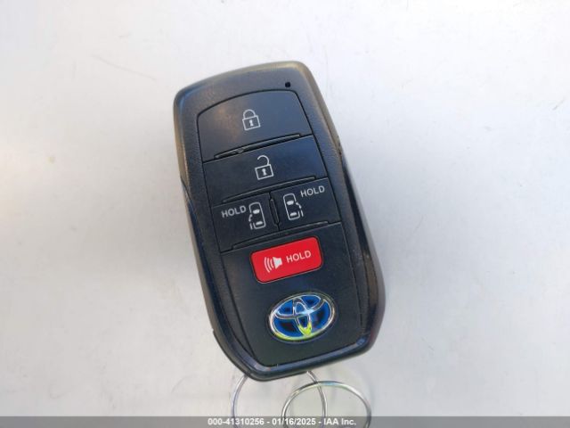 5TDKRKEC4PS139651 Toyota SIENNA LE