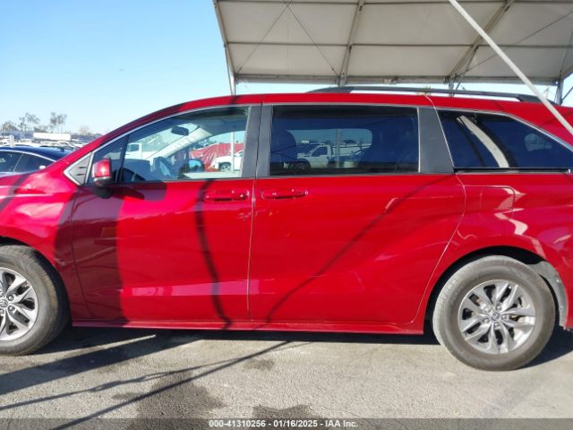 5TDKRKEC4PS139651 Toyota SIENNA LE