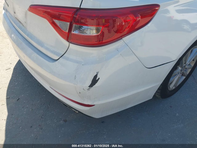Hyundai SONATA SE 2015 5NPE24AF0FH016219 Image 16
