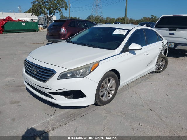 Hyundai SONATA SE 2015 5NPE24AF0FH016219 Image 2
