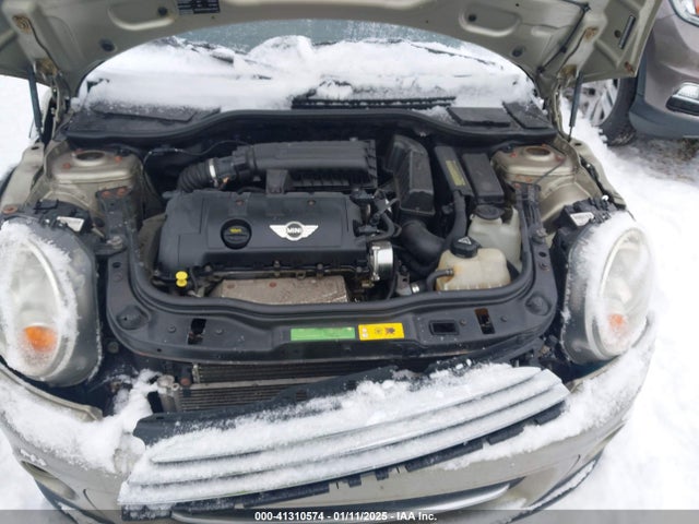 2011 MINI COOPER CLUBMAN WMWZF3C51BTX82001 Photo 9