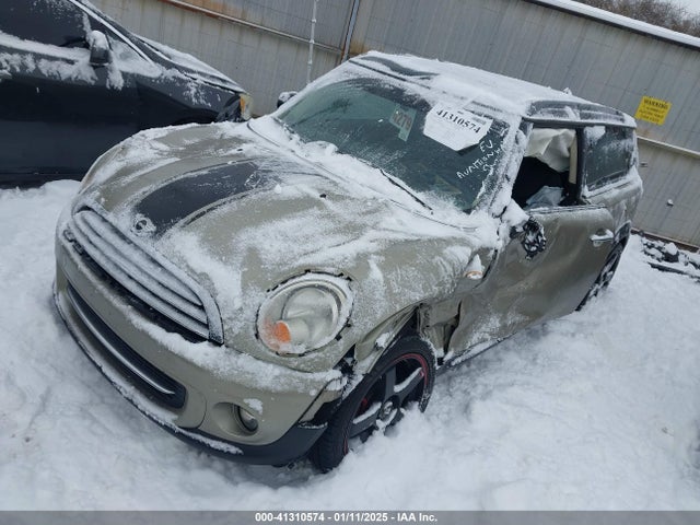 2011 MINI COOPER CLUBMAN WMWZF3C51BTX82001 Photo 1