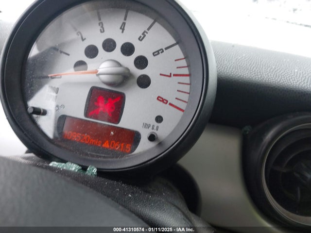 2011 MINI COOPER CLUBMAN WMWZF3C51BTX82001 Photo 6