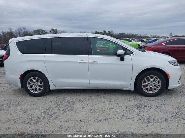 Chrysler Pacifica 2023 2C4RC1BG3PR559671 Image 13