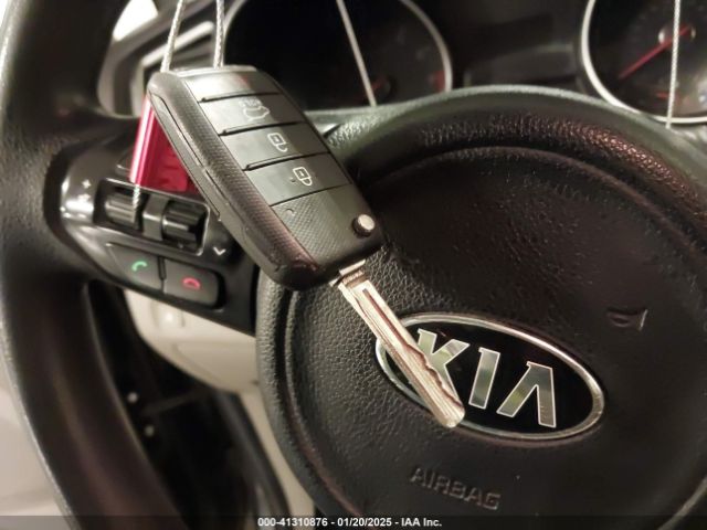 KNDMB5C17F6062658 KIA SEDONA LX