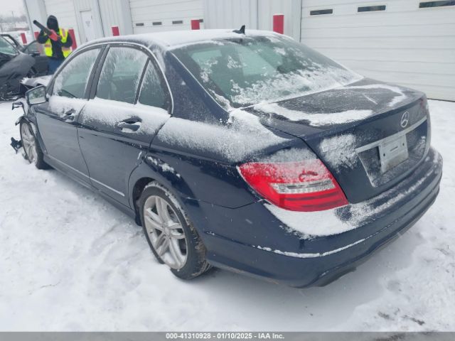 2013 MERCEDES-BENZ C-CLASS WDDGF8AB3DR262761 Photo 2