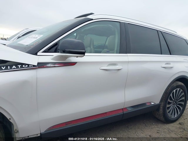 Lincoln Aviator 2023 5LM5J7XC4PGL10240 Image 15