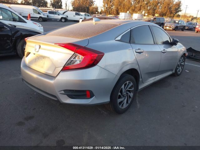 2018 HONDA CIVIC SEDAN 2HGFC2F72JH594669 Photo 3