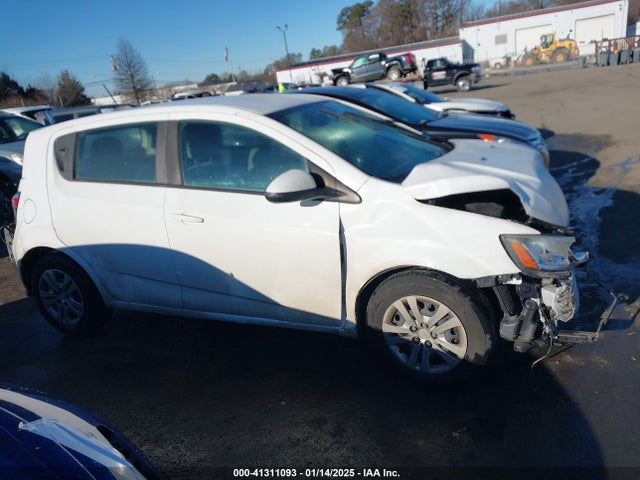 Chevrolet Sonic 2017 1G1JG6SH9H4160400 Image 13