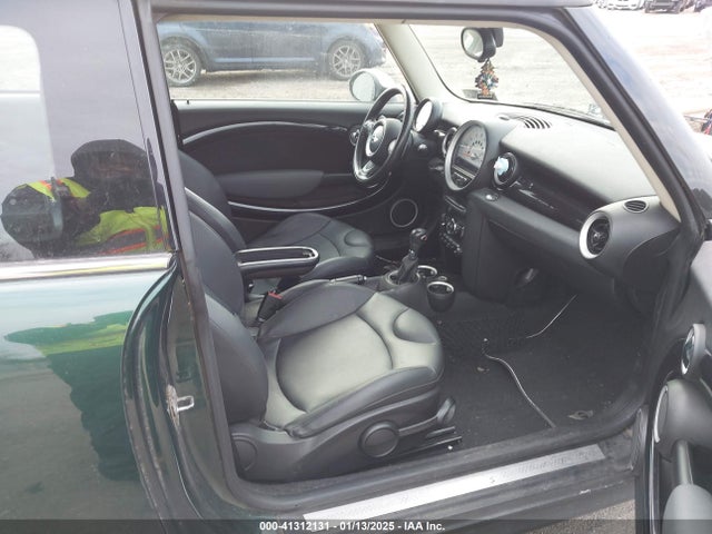 2011 MINI COOPER S WMWSV3C56BTY12176 Photo 4
