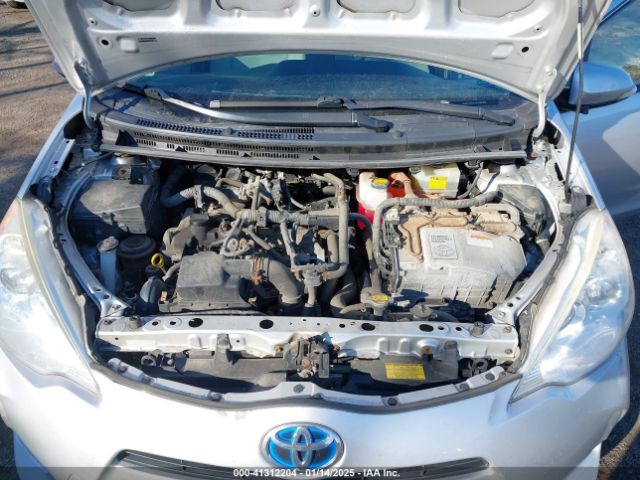 JTDKDTB38E1564048 Toyota Prius C One
