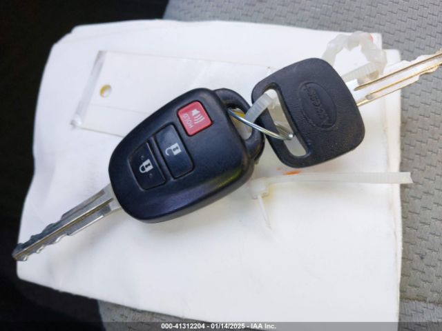 JTDKDTB38E1564048 Toyota Prius C One