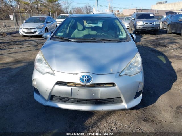JTDKDTB38E1564048 Toyota Prius C One