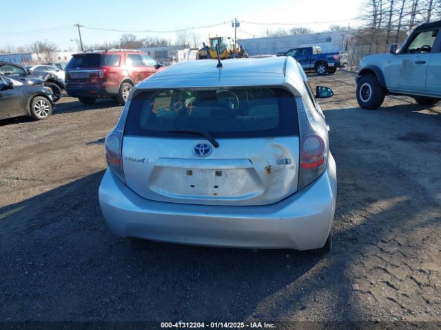 JTDKDTB38E1564048 Toyota Prius C One