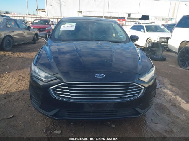 3FA6P0HD4KR161117 Ford FUSION SE