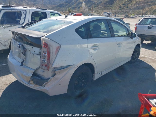 Toyota Prius Two 2015 JTDKN3DU2F0448001 Image 4