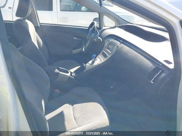 Toyota Prius Two 2015 JTDKN3DU2F0448001 Image 5