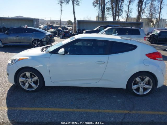 KMHTC6AD6EU213331 Hyundai Veloster Base W/gray