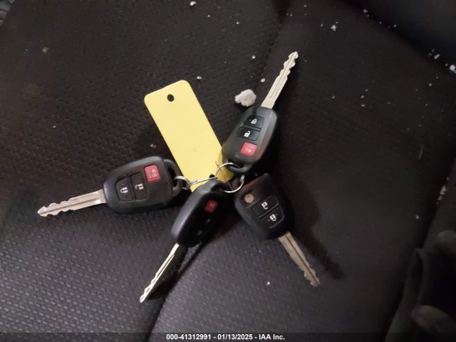 Toyota Rav4 Xle 2017 JTMRFREV1HJ115713 Image 11