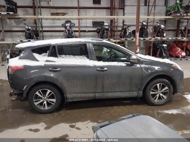 Toyota Rav4 Xle 2017 JTMRFREV1HJ115713 Image 13