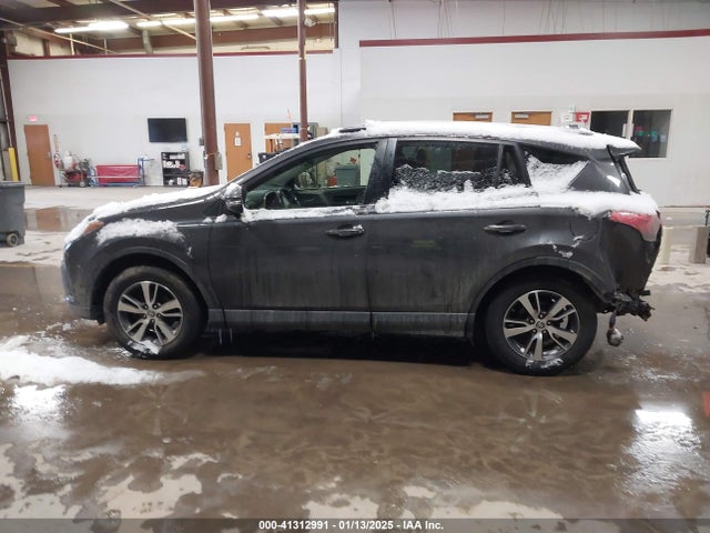 Toyota Rav4 Xle 2017 JTMRFREV1HJ115713 Image 14