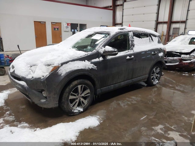 Toyota Rav4 Xle 2017 JTMRFREV1HJ115713 Image 2