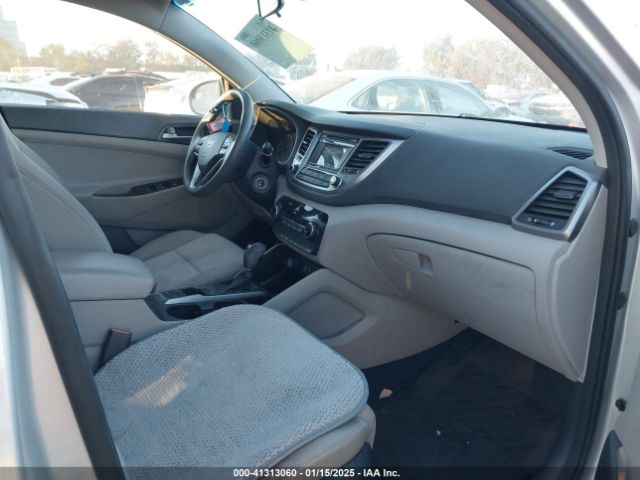KM8J23A46GU245675 Hyundai TUCSON SE