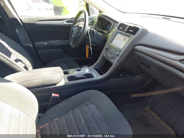 3FA6P0T99KR274807 Ford FUSION SE