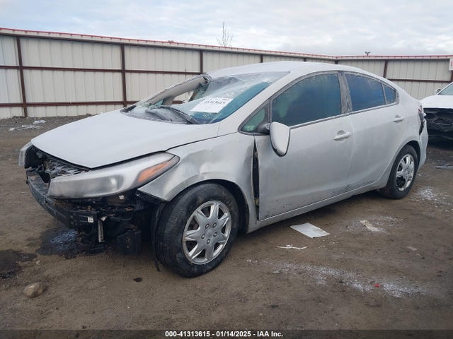 KIA FORTE LX 2018 3KPFK4A71JE190813 Image 2