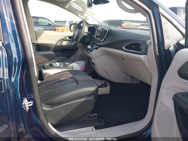 Chrysler Pacifica Touring L 2024 2C4RC1BG4RR182299 Image 5