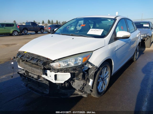 Ford FOCUS SE 2015 1FADP3F29FL233931 Image 2