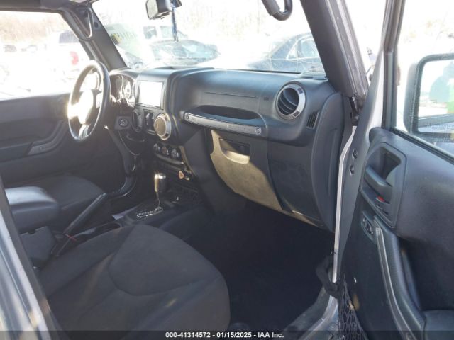 1C4BJWDG7FL718569 Jeep Wrangler Unlimited Sport
