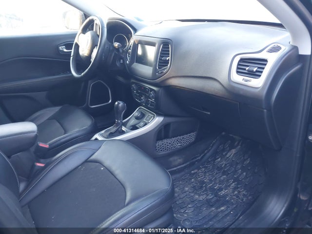 3C4NJDBB8MT555375 Jeep Compass Latitude 4x4