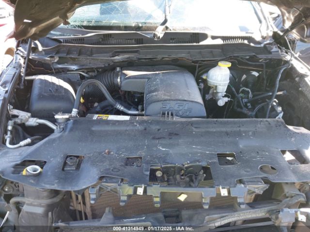 1C6RR7FG2KS607820 RAM 1500 Classic Tradesman  4x4 6'4 Box