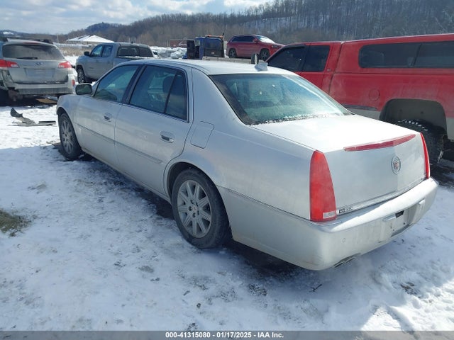 2011 CADILLAC DTS 1G6KH5E6XBU112119 Photo 2