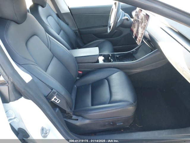 2019 TESLA MODEL 3 5YJ3E1EA3KF402525 Photo 4