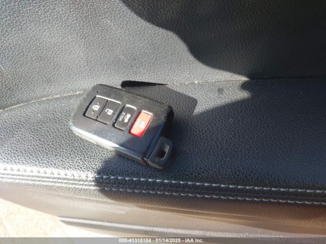 2T1BURHE6HC927359 Toyota Corolla Xle