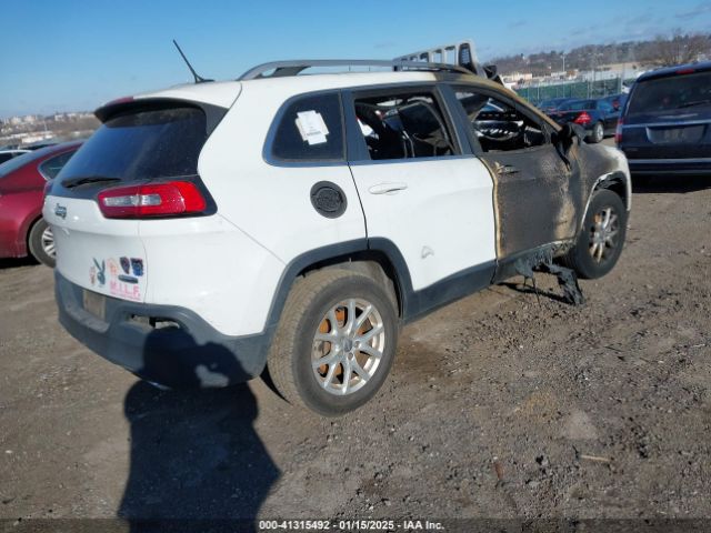 1C4PJMCS6HW529977 Jeep Cherokee Latitude 4x4