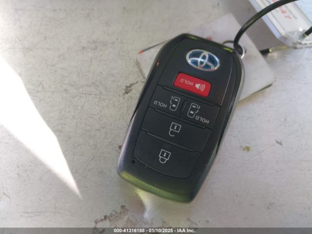 5TDKRKEC1RS212929 Toyota SIENNA LE