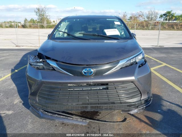 5TDKRKEC1RS212929 Toyota SIENNA LE
