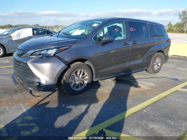 5TDKRKEC1RS212929 Toyota SIENNA LE