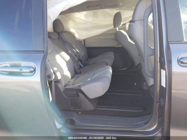5TDKRKEC1RS212929 Toyota SIENNA LE