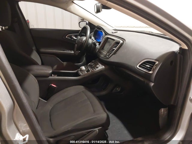 Chrysler 200 Limited 2016 1C3CCCAB5GN111523 Image 5