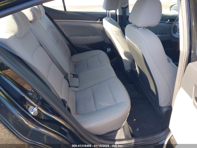 5NPD84LF2JH269297 Hyundai ELANTRA SEL
