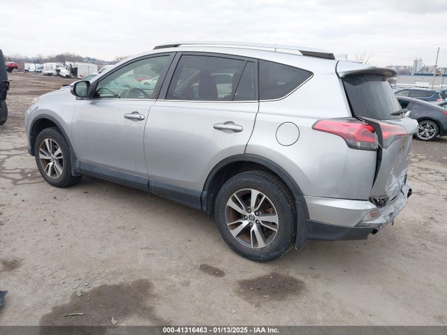 JTMRFREV3JJ223093 Toyota Rav4 Adventure/xle